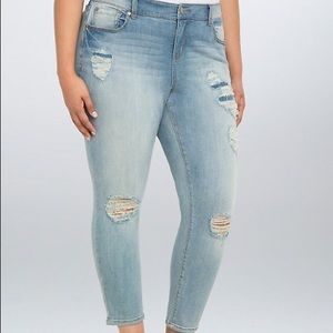 TORRID Girlfriend Ripped Jeans size 16